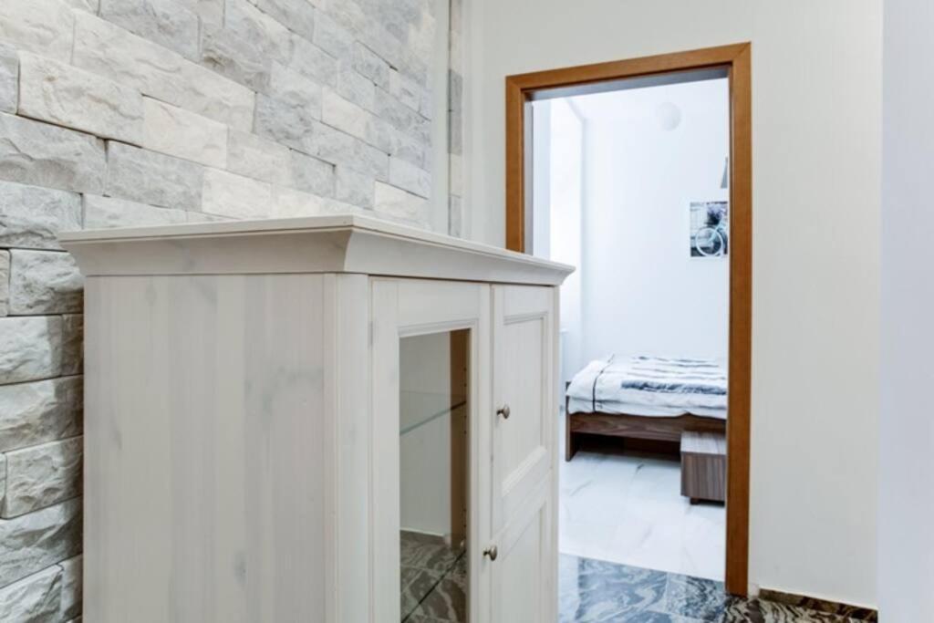 Luxury & Quiet Charming 2bds Near River - Nek2nd * Praha