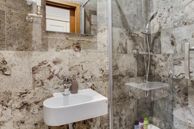 Luxury & Quiet Charming 2bds Near River - Nek2nd Apartmán Praha